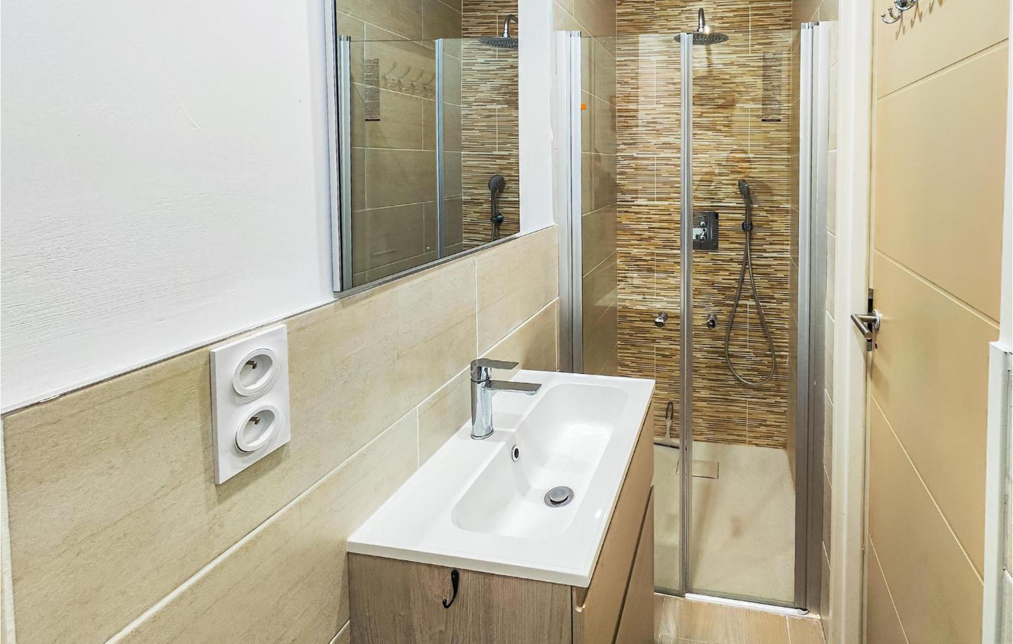 1 Bedroom Stunning In *